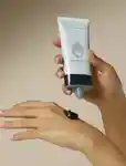 Alternative Image Omorovicza Refining Facial Polisher 4