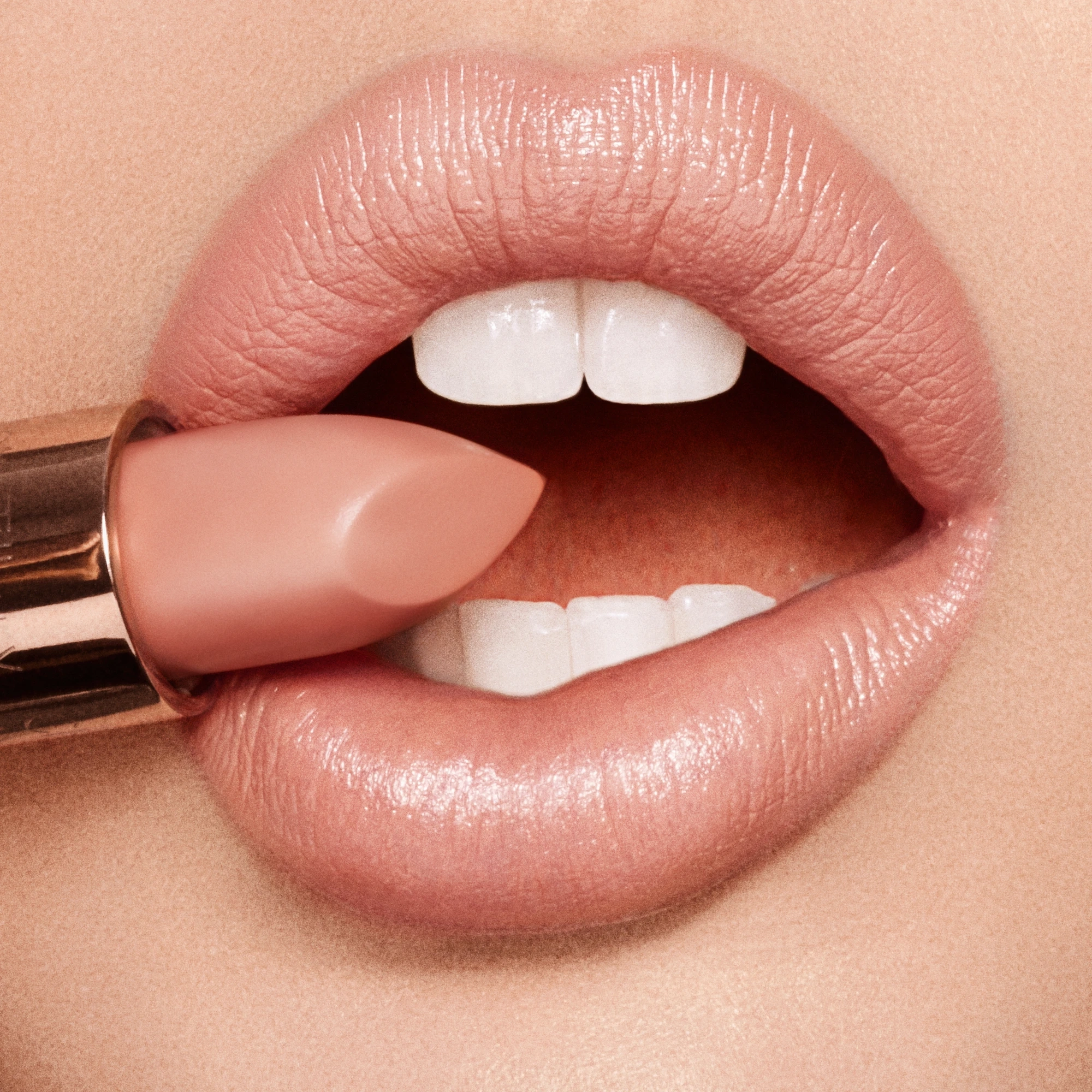 Alternative Image Charlotte Tilbury K. I. S. S. I. N. G