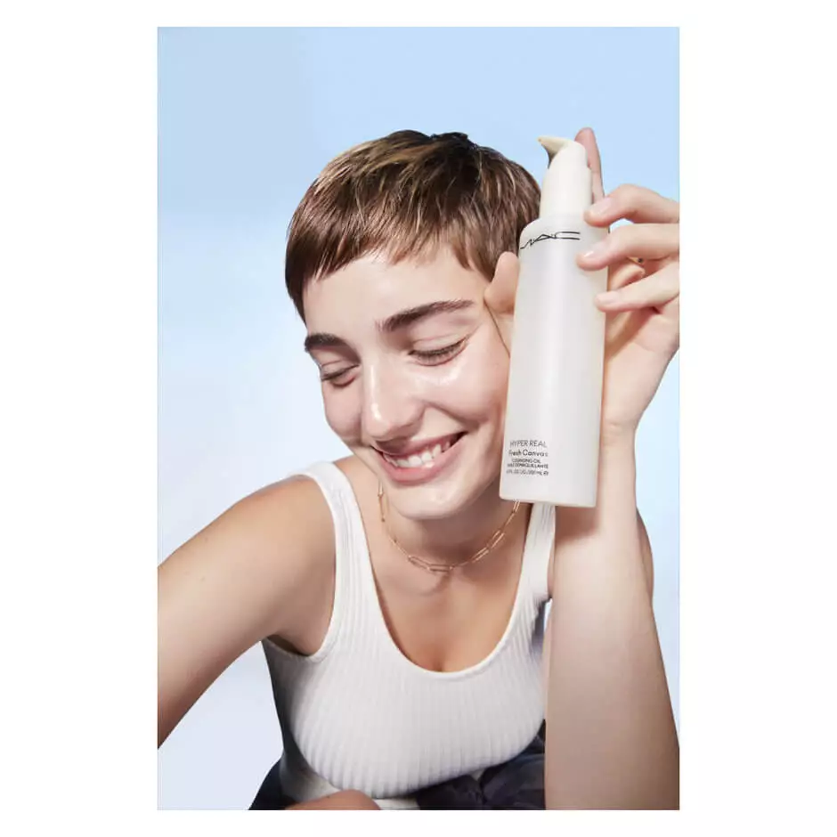 Alternative Image Hyper Real Fresh Canvas Cleansing Oil