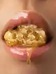 Alternative Image Gisou Honey Infused Lip Oil