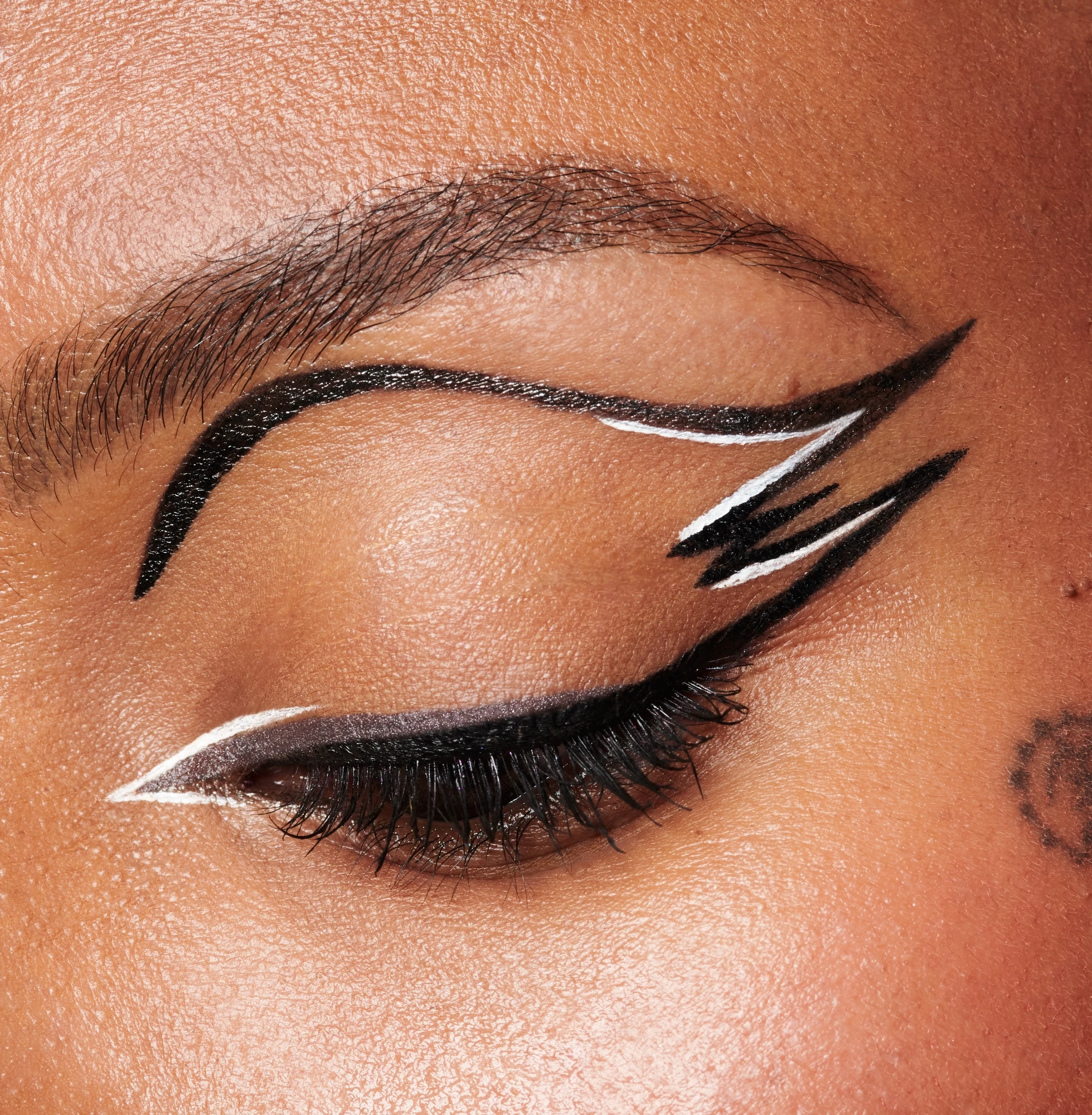 Alternative Image Urban Decay 24.7 Inks Liquid Liner Zero