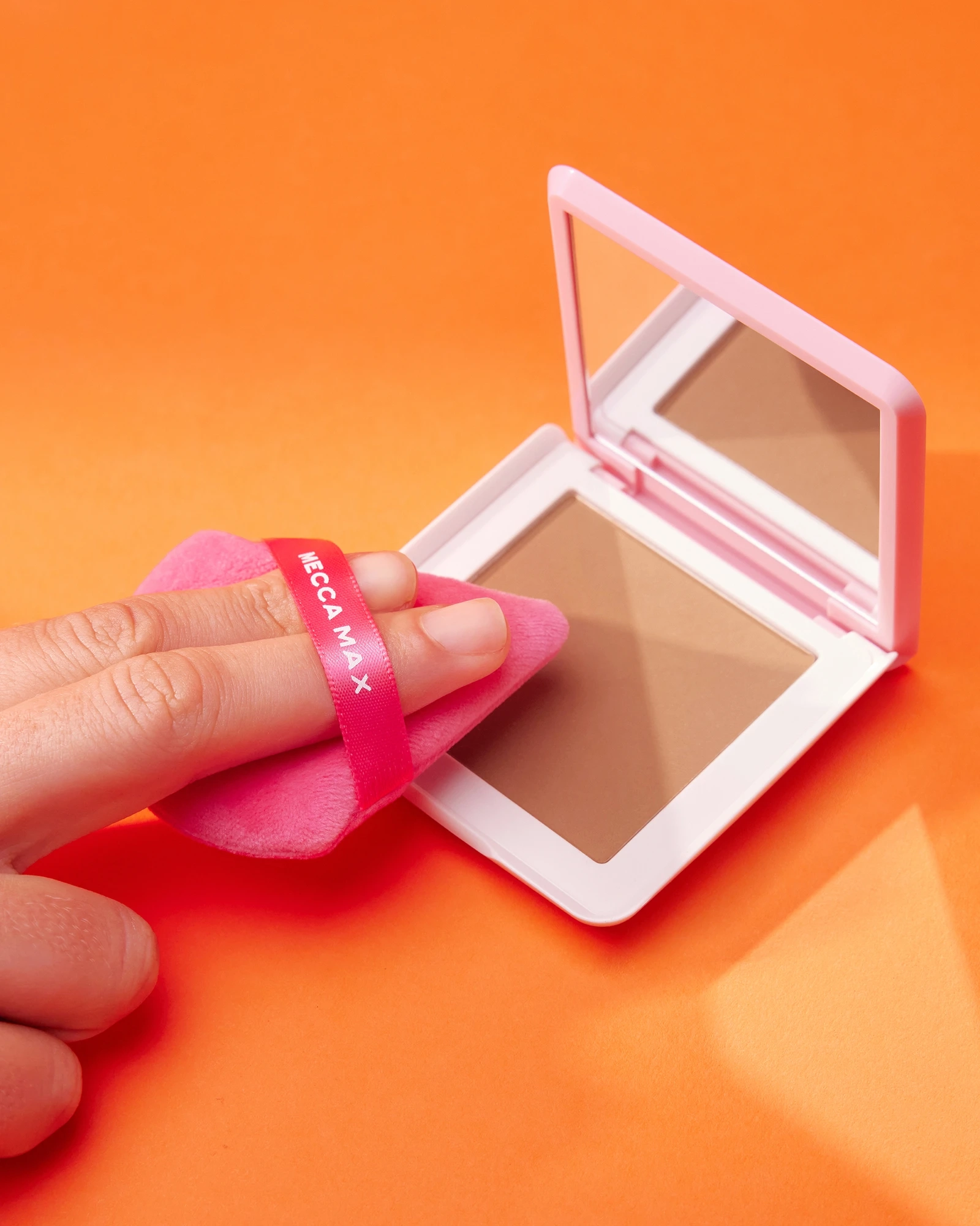 Alternative Image MECCAMAX Triangle Powder Puff
