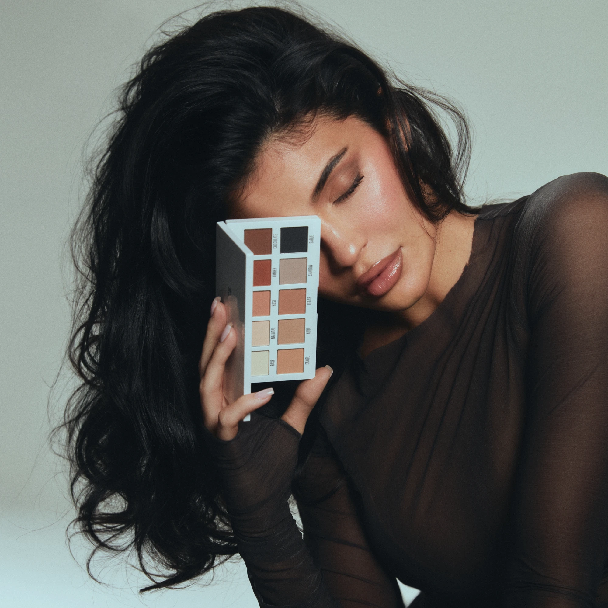 Alternative Image Kylie Beauty Classic Matte Kyshadow Palette