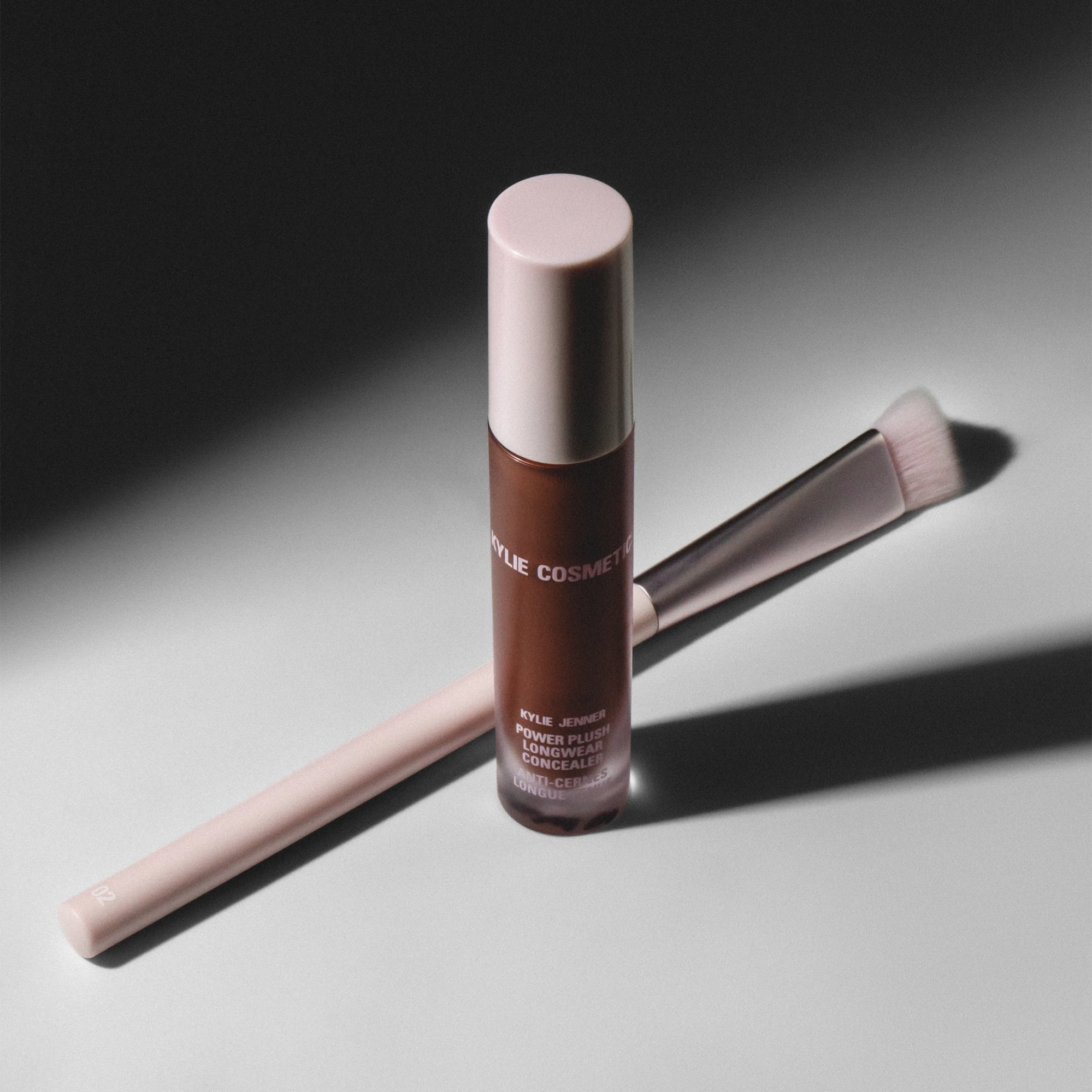 Alternative Image Kylie Beauty Concealer Brush