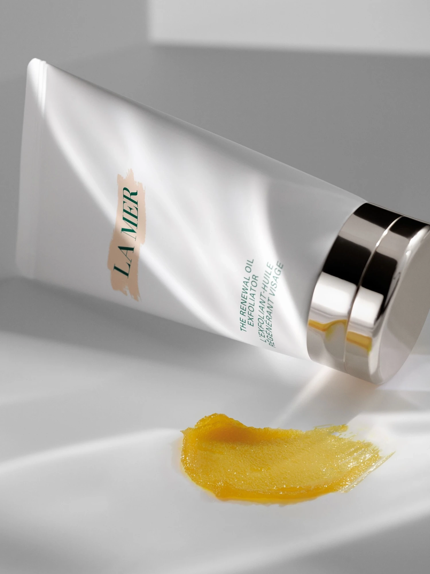 Alternative Image La Mer Renewal Oil Exfoliator
