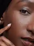Alternative Image Urban Decay Face Bond Foundation