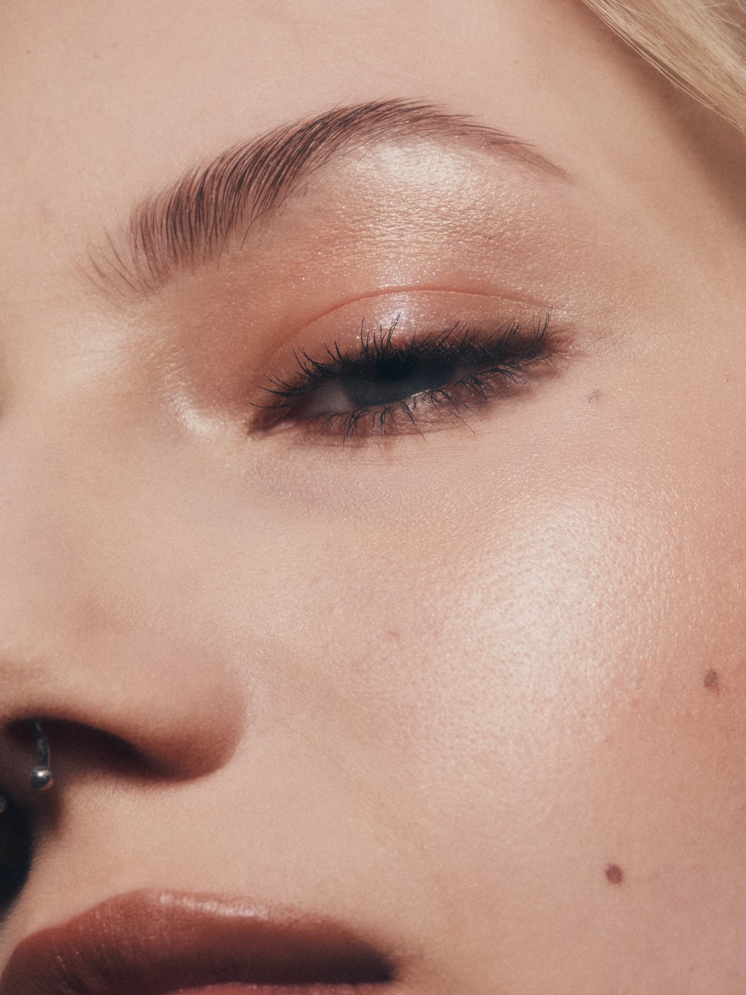 Alternative Image Half Magic Beam Trap Illuminating Balm