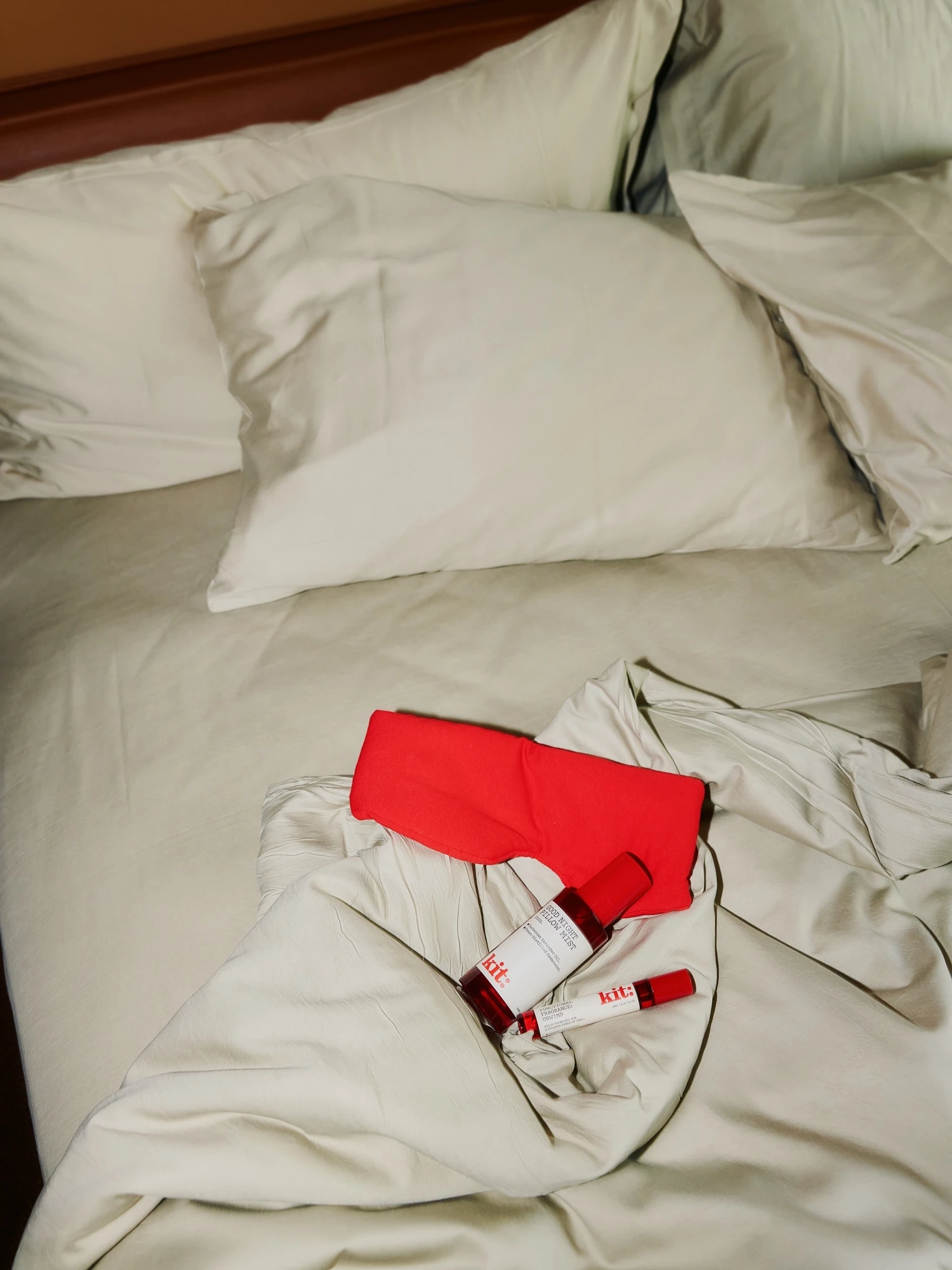 Alternative Image Kit Good Night Pillow Mask