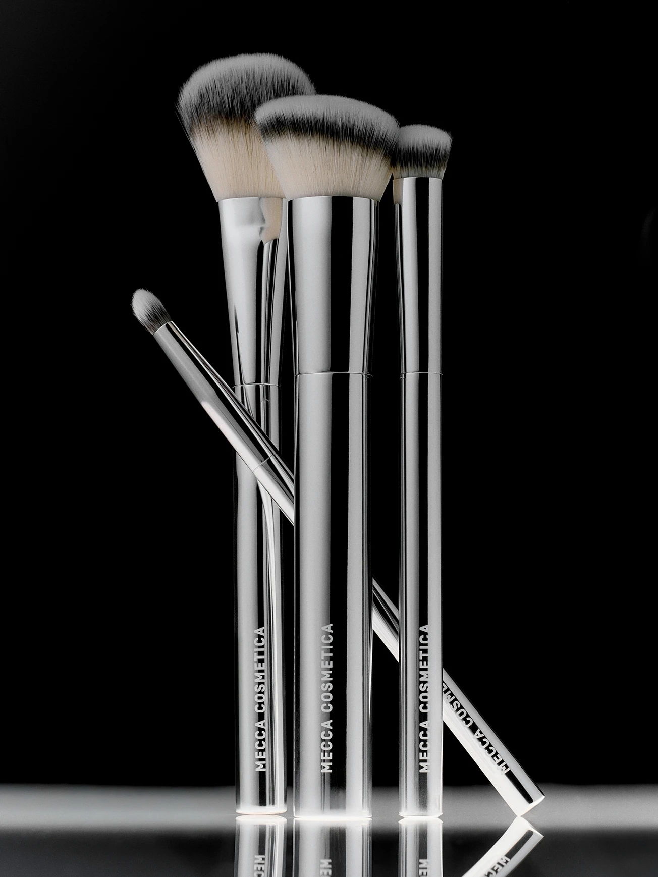 Alternative Image MECCACOSMETICA Buffing Sculpting Brush