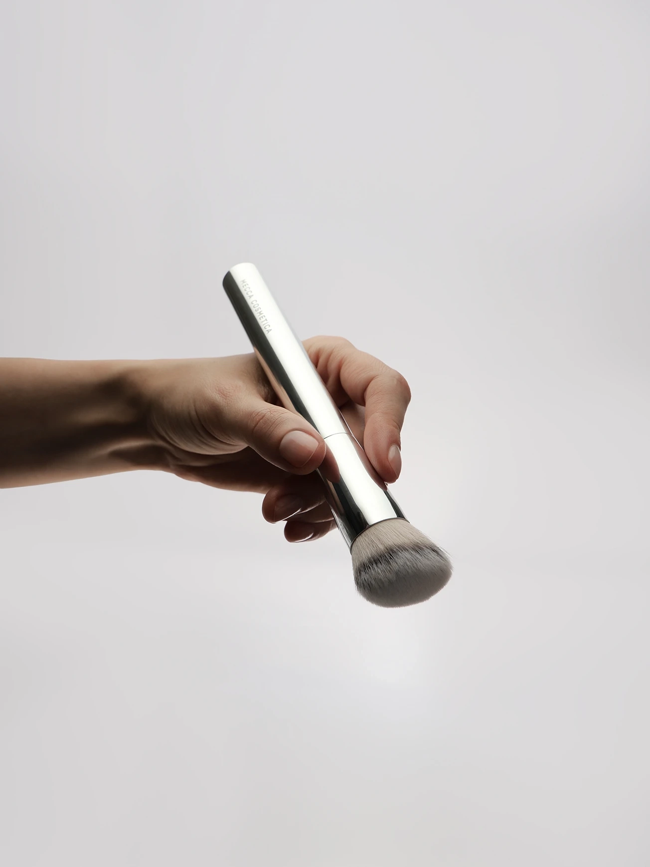 Alternative Image MECCACOSMETICA Buffing Sculpting Brush