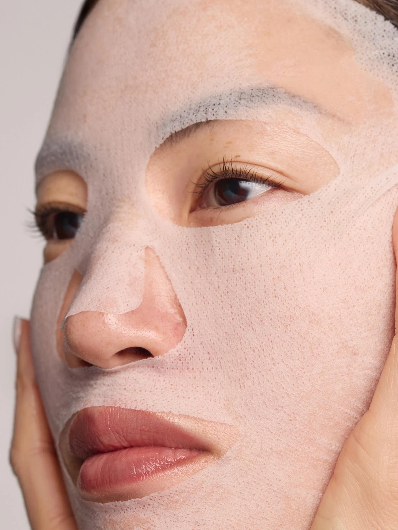 Alternative Image KARUNA Tranexamic Pro Face Mask Single