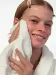 Alternative Image CLINIQUE Moisture Surge Exfoliating Glow Cleanser