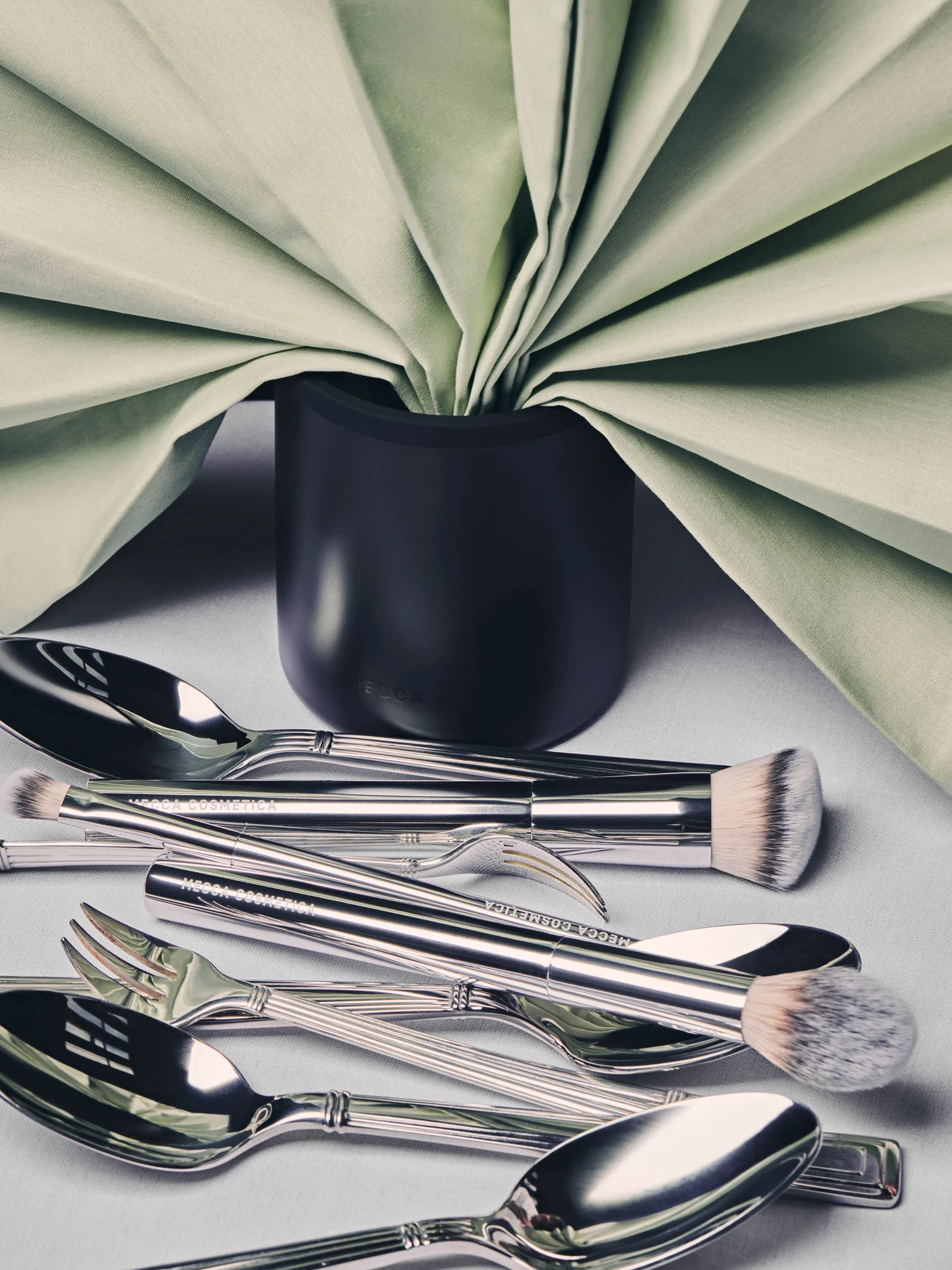 Alternative Image MECCACOSMETICA The Brush Edit