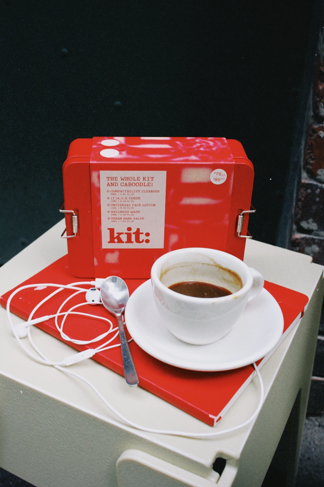 Alternative Image KIT Whole Kit And Caboodle
