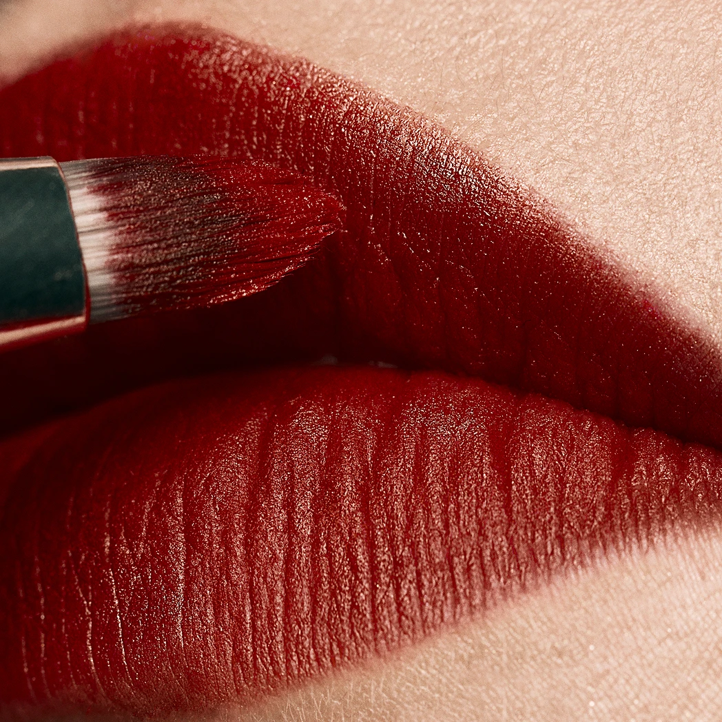 brushes-nav-tiles-lip-brushes-1x1.jpg