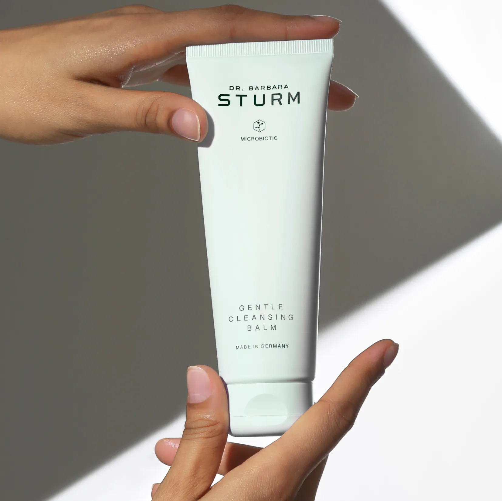 dr-barbara-sturm-header-banner-cleanser-1x1.jpg