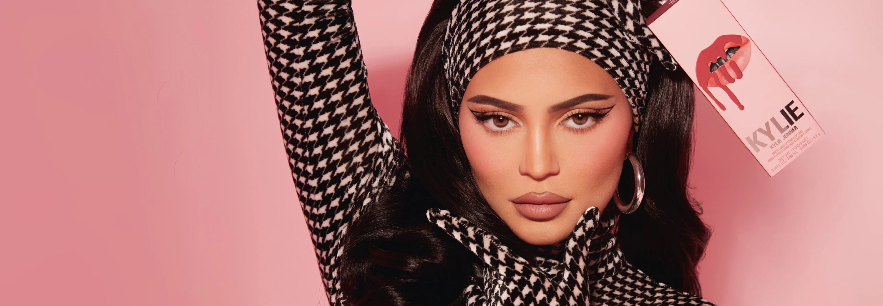 Kylie Makeup May 2023 11x5